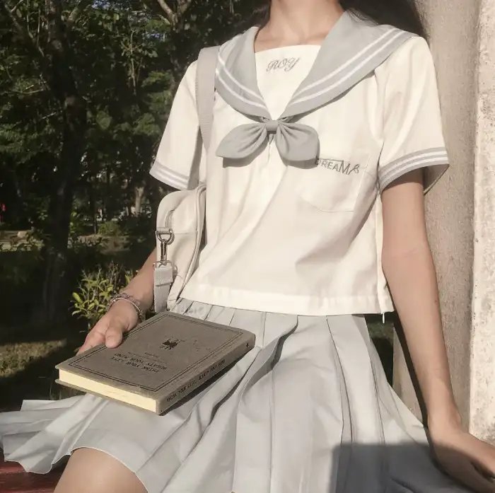 滚动的钢蛋
