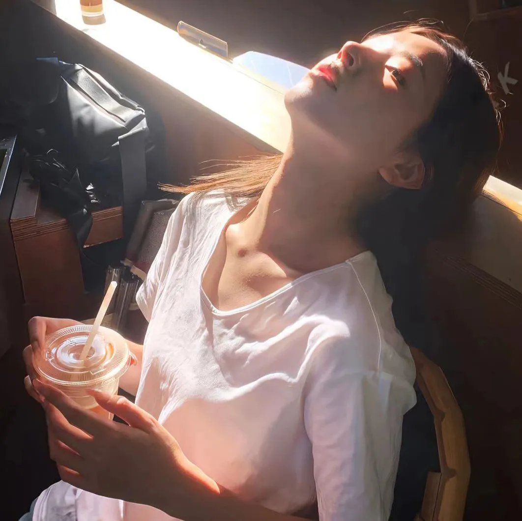 心不在焉的服务生